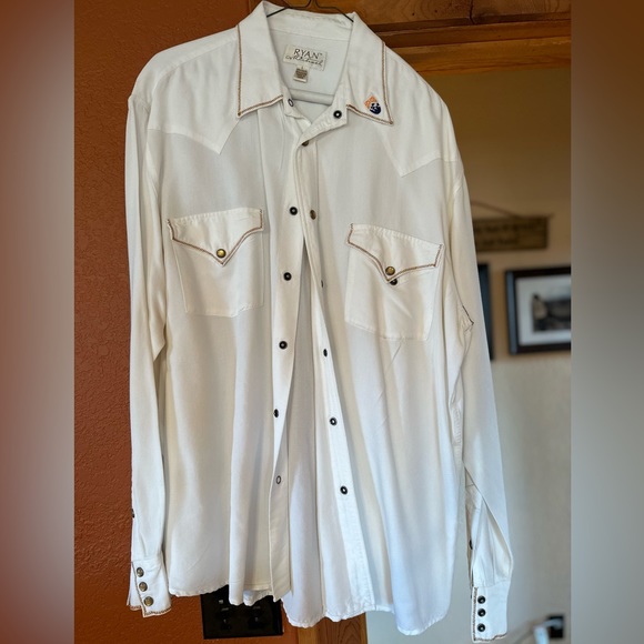 Button down - Picture 2 of 2